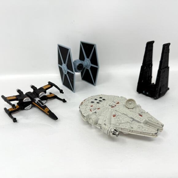 Star Wars Lot 4 Fighter Millennium Falcon Kylo Ren’s Nostalgia Action Figures - Picture 1 of 12